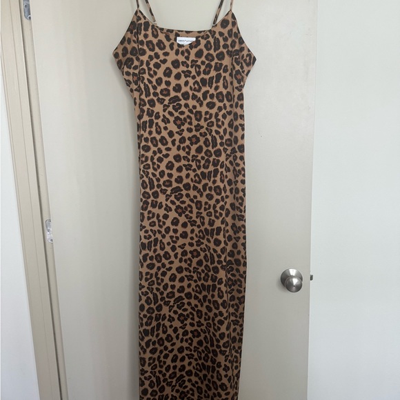 Gibson Latimer Dresses & Skirts - Gibson Latimer Leopard Print Satin Dress
